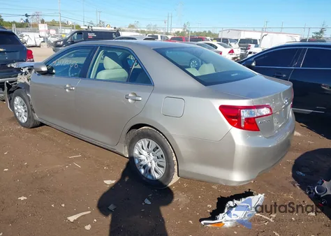 2014 Toyota Camry Le z USA, uszkodzony, nr VIN 4T1BF1FK2EU366897